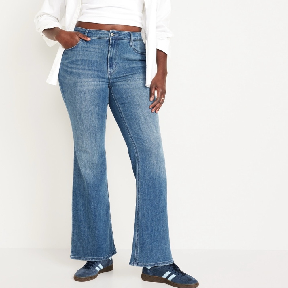 Old Navy High-Wasted Wow Flare Jeans | Size: 22 | Color: Medium Wash